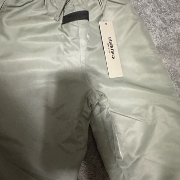 Fear of God Essentials XS 4/5
SEA FOAM
785BT214641K
TRACK PANT - Picture 2 of 4
